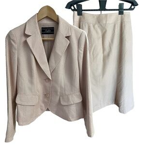 LEILIAN Luxury Skirt Suit Set Made In Japan Size 4 US Light-Pink Lined Classic